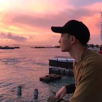 男生头像:白净男生酷头