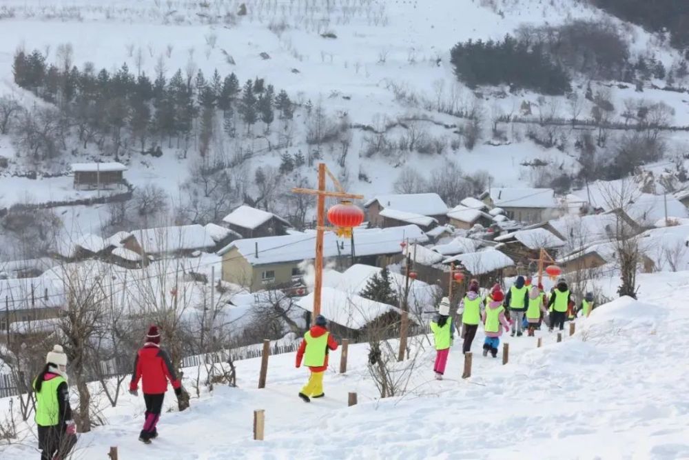 白石,吉林省白山市 2019年 松岭雪村有着浓厚的关东风情,村内自然