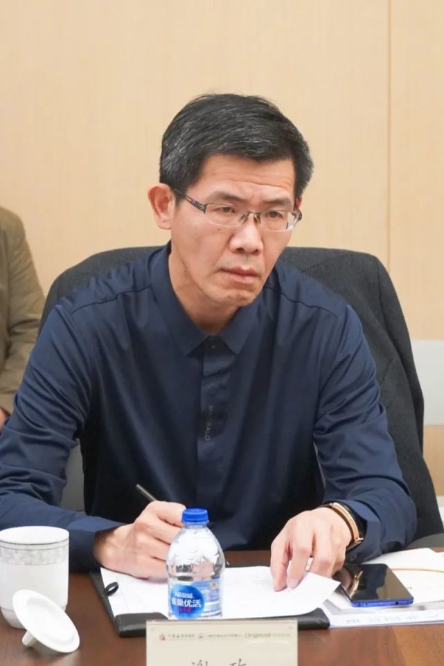 联络处主任 谢政图左:河南省濮阳市驻上海联络处主任 翟俊尤图右