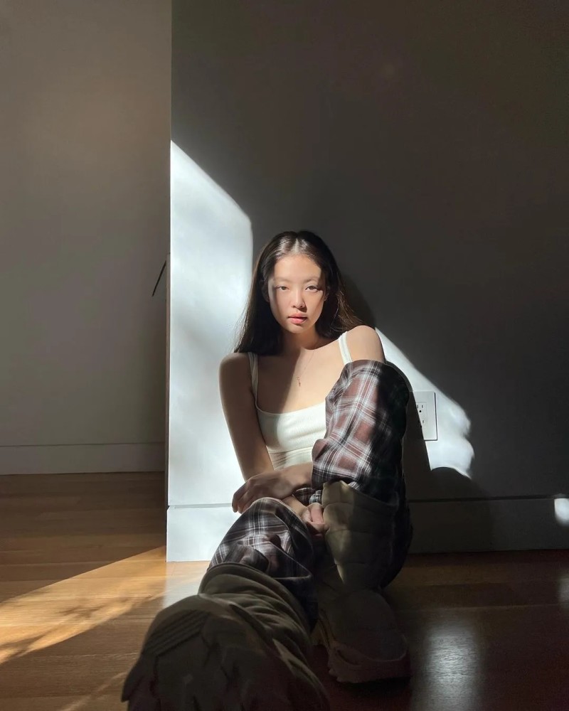 jennie金智妮1118ins图片更新|上身夏天下身冬天