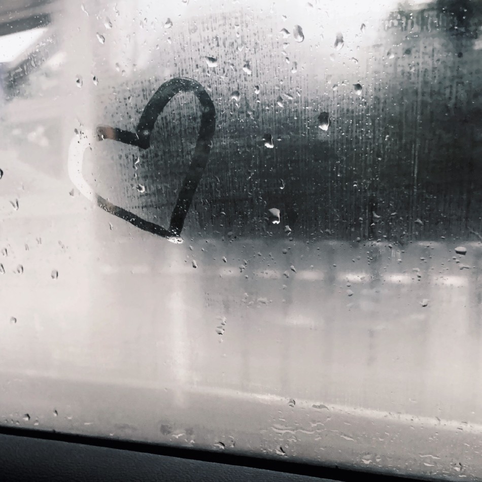 背景图雨请一定多来电