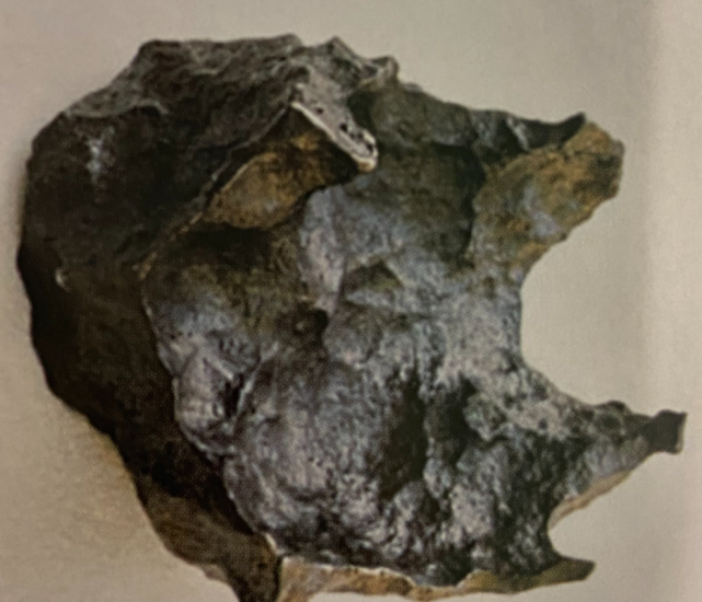 初陨石的棱角度陨石的形状是独特的,它们是烧蚀和破碎的产物.