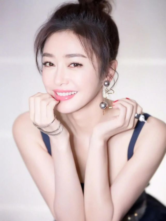 秦岚,42岁至今单身的她,多少人心目中的"白月光"!