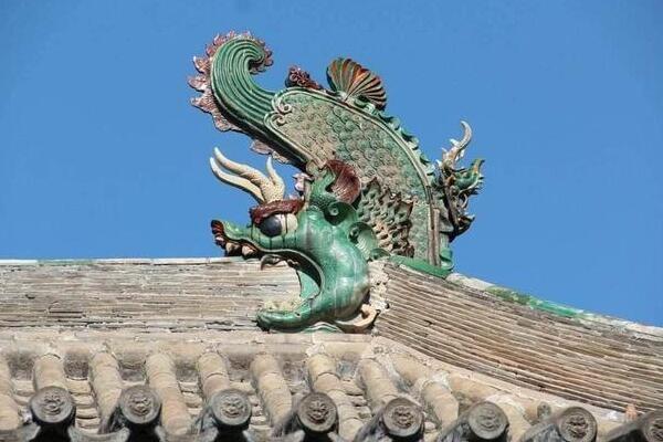 这个装饰现在一直沿用下来,在古建中,"五脊六兽"只有官家才能拥有.