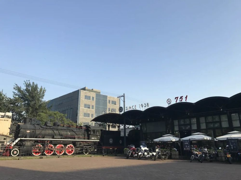 和小朋友一起逛798艺术园区