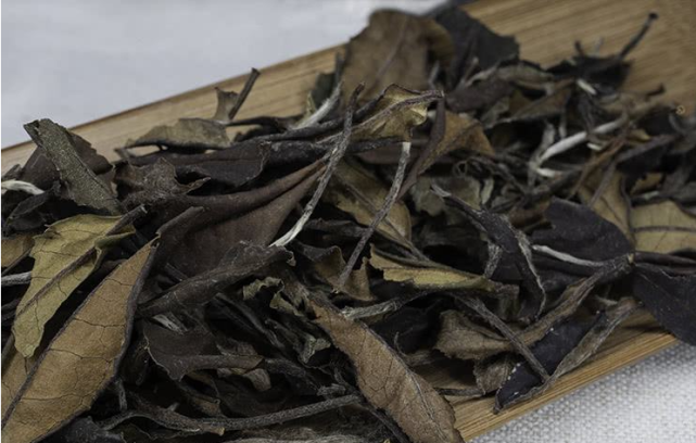 鉴别白茶白牡丹的四个方法,茶友们不妨试一试,亲测有效