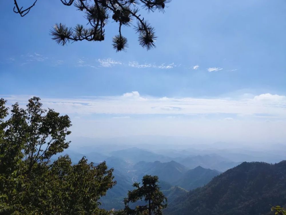 主峰 仙人顶海拔1506米,古名"浮玉山",地貌独特,地形复杂,动植物丰富