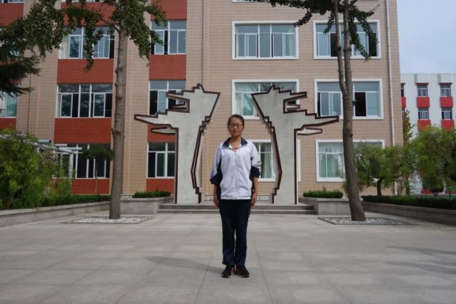 人民日报:莱西一中学子,辍学后逆袭上清华,她再没问家里要过钱,网友