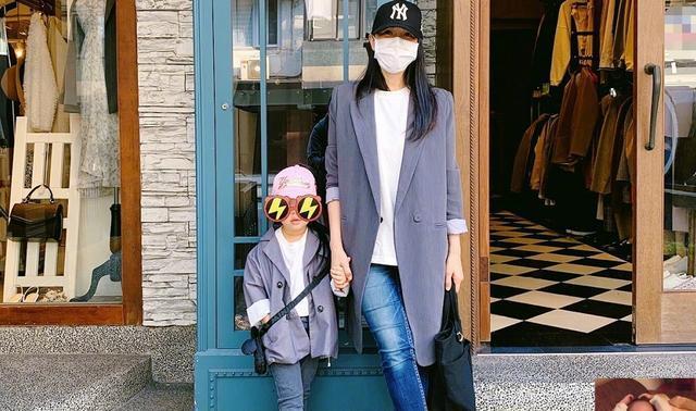 秦昊女儿"反转式"长大,五官越来越清秀,颜值开始朝伊能静靠拢_腾讯网