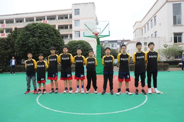 天台小学男子篮球队在天台县中小学生篮球联赛中夺冠