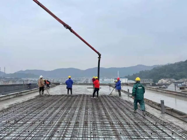 台州市域铁路s1线:城南站钢结构雨棚顺利浇筑完成