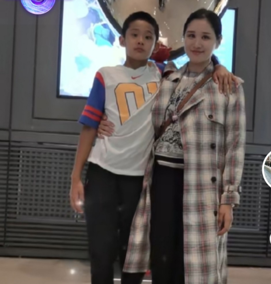 杜锋妻子学历高!本科硕士皆就读名校,23岁生子放弃工作专心带娃