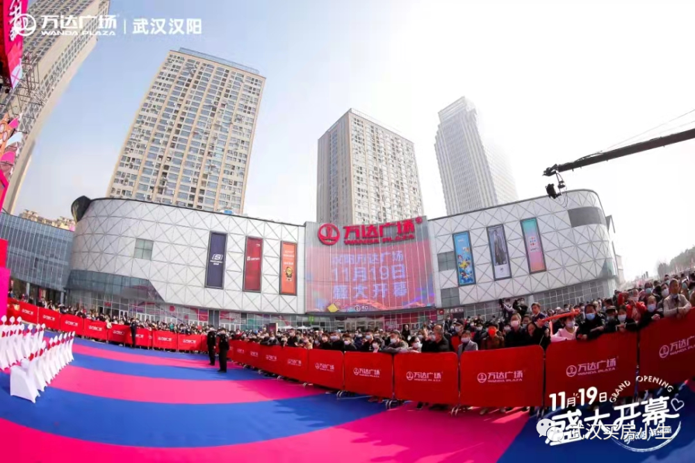 今天11月19日汉阳四新万达广场开业阳逻万达广场也亮灯了