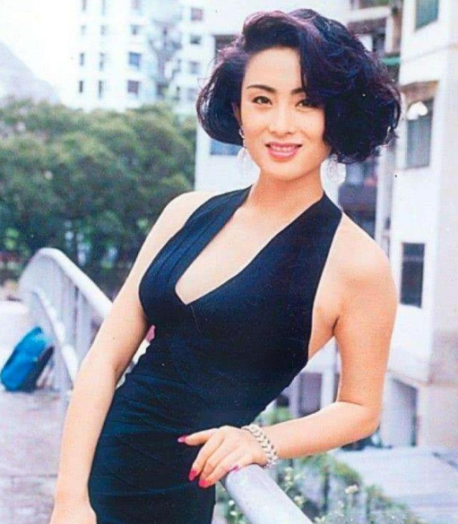 知名女星张敏,两次被抛弃,45岁嫁小丈夫也幸福,53岁没