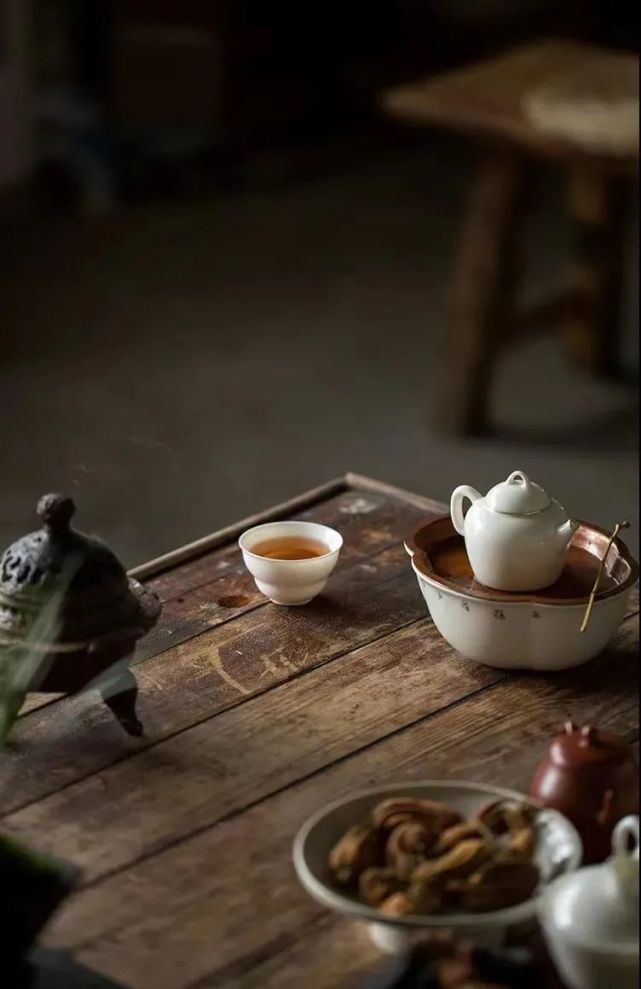 围炉煮茶,茶香流转.