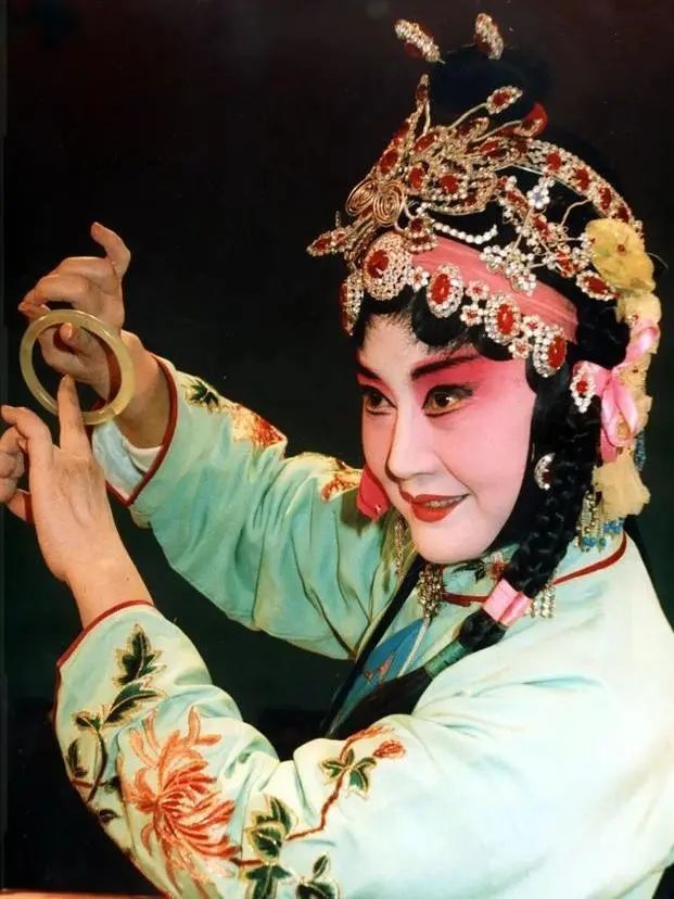 段林菊《拾玉镯》剧照对于戏曲的表演,著名秦腔表演艺术家段林菊这样