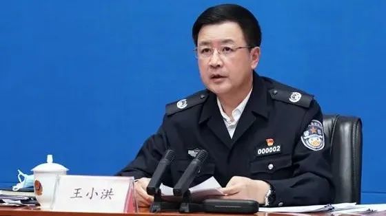 据长安街知事,王小洪此前历任福建省公安厅副厅长,厦门市副市长,市