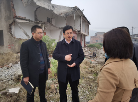 雨城区委副书记,区长陈建伟调研雨城区征地搬迁工作