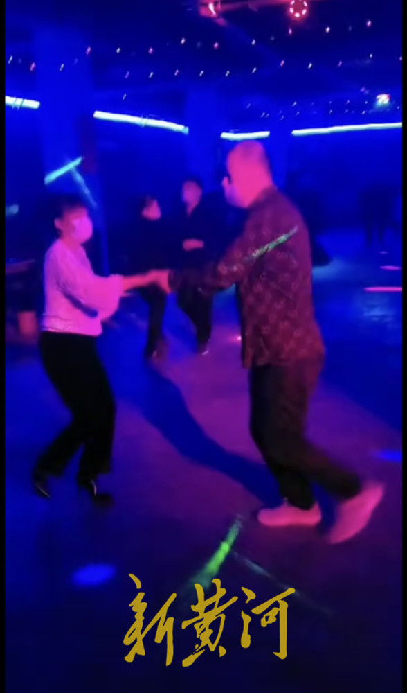漠河舞厅火了!独舞老人唤起当地人30多年前的火灾记忆