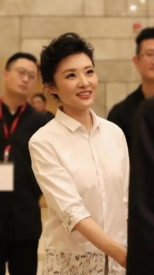 周涛和丈夫离婚时说"婚姻给我的全是痛苦",哪料两年后