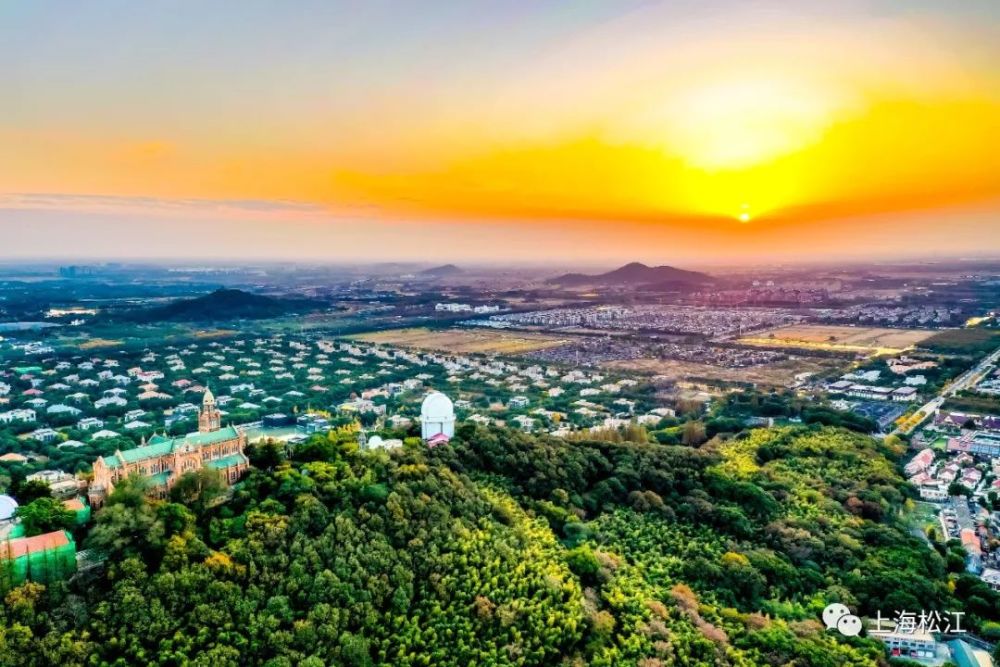 夕阳下的佘山,美成了"秋天的童话"