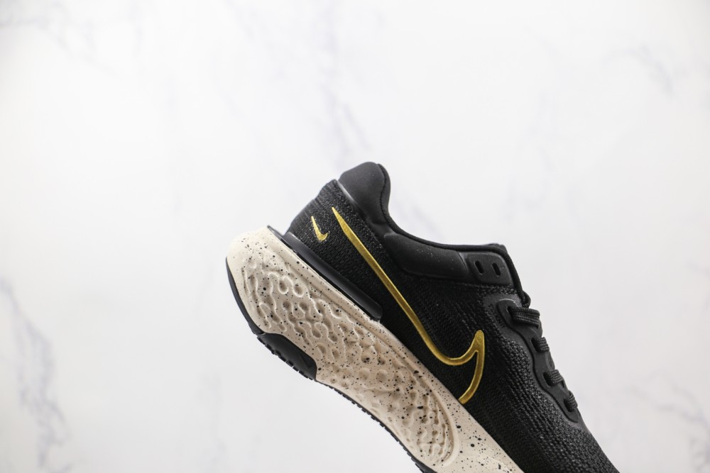 耐克nike zoomx invincible run fk黑金色编织透气fk跑步鞋