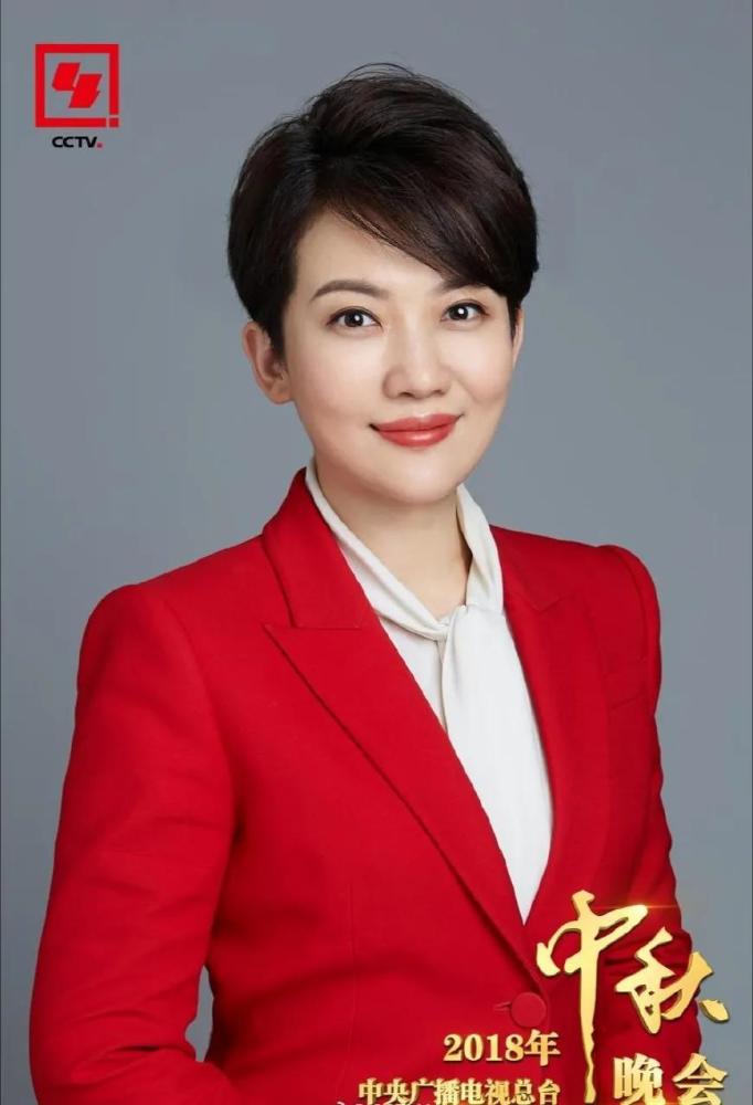 央视主持人王端端个性写真