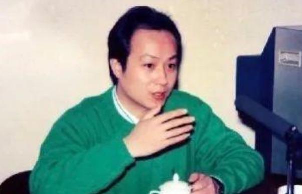 罗京逝世12年,年少情深的妻子改嫁引热议,母亲至今还被蒙在鼓里