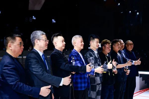 简定摘得金棉花奖;执著男装,南通大个,霞湖世家,胡轩108,波特邦威则