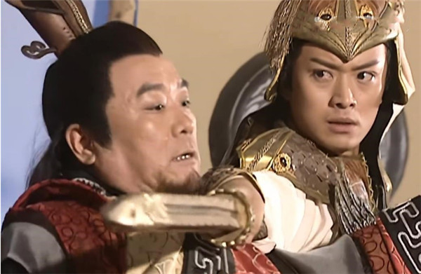 那么问题来了,既然李元霸等人的大铁锤并不存在,那么秦琼的武器是否有