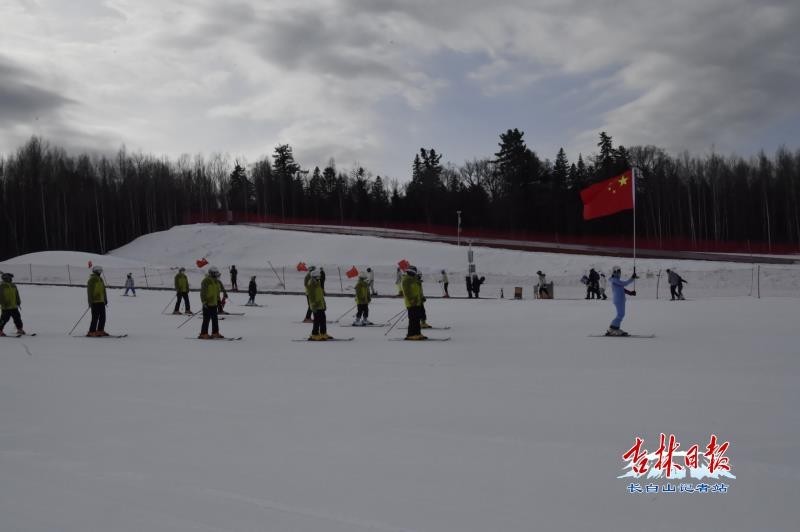 新雪季正式到来!长白山红松王滑雪场开板