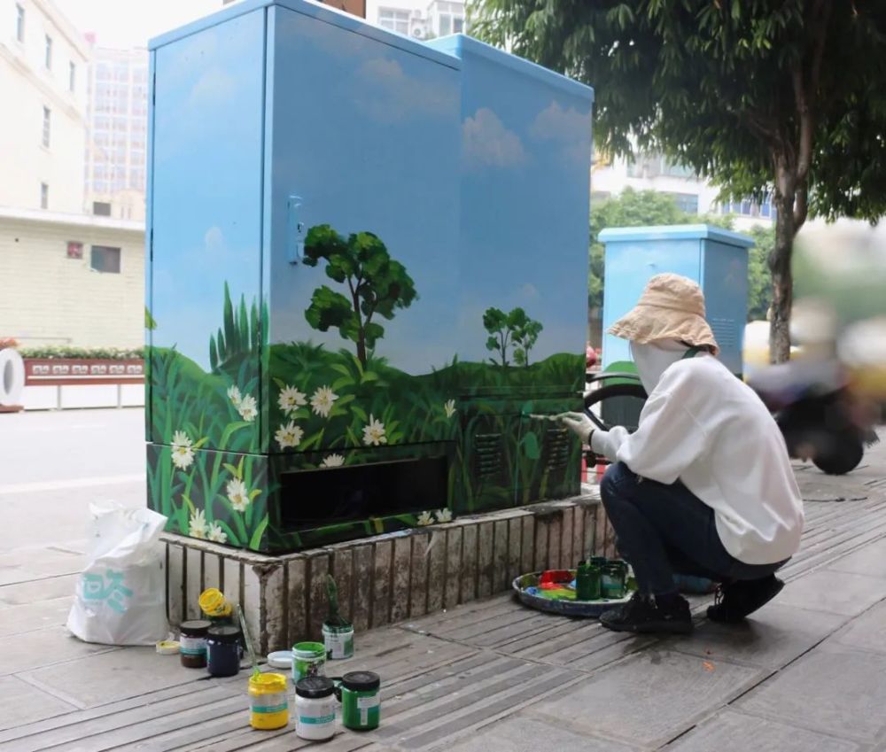 穿彩衣焕新颜 电箱"变身"城市风景线