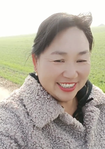 大姐甩鞭子走红,上节目引争议,网友:家里孩子肯定没有叛逆期