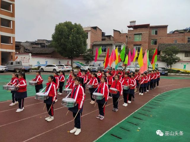 11月17日至19日,庙宇小学全校师生相聚在操场,举行了为期三天的冬季