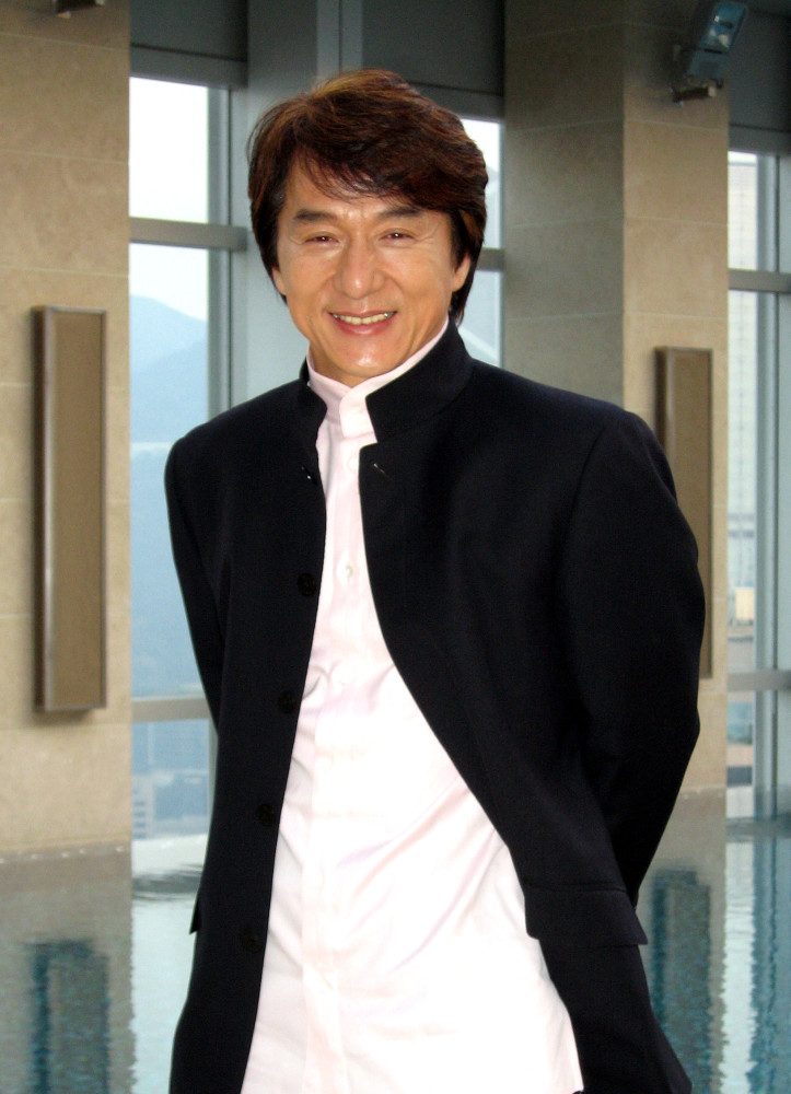 一生不与成龙合作,结婚30多年没孩子,死后几十亿遗产无人继承