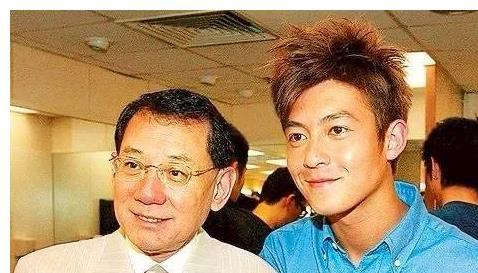 周杰伦甚至为陈冠希当年,多达1400张照片的"丑闻"出声,"他没有错".