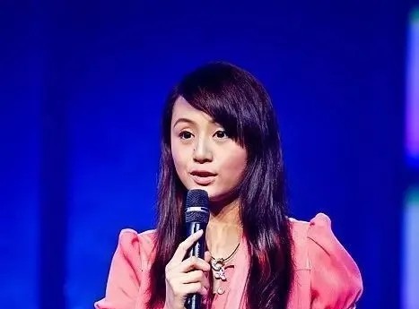 而台里也对于曹颖这位不可多得的主持人才格外器重.