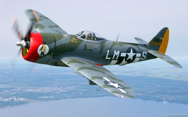 p-47战斗机被评为二战中美国陆军航空队最佳的三种战斗机之一,另外