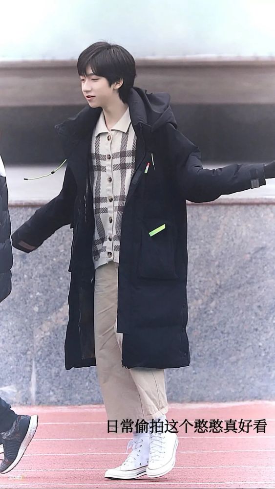 贺峻霖女友视角图片 头像:这感觉也太真实了