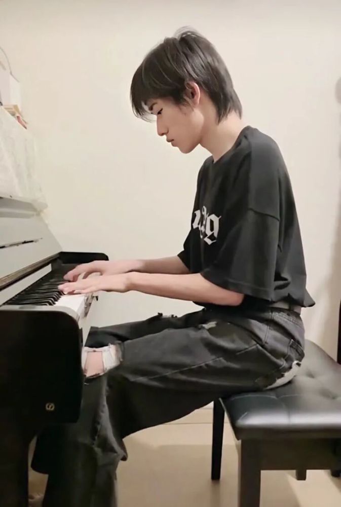 宋亚轩女友视角图片头像这感觉也太真实了