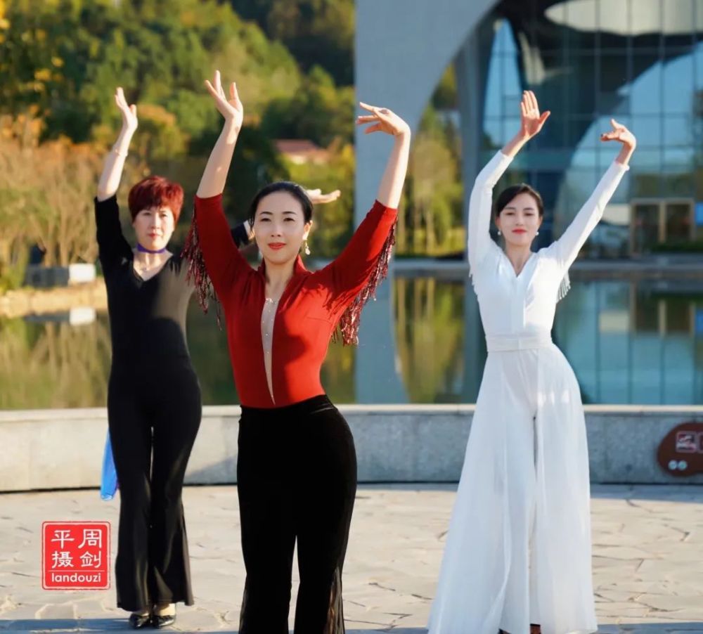 武冈胡贝儿的女神们美翻了一座城
