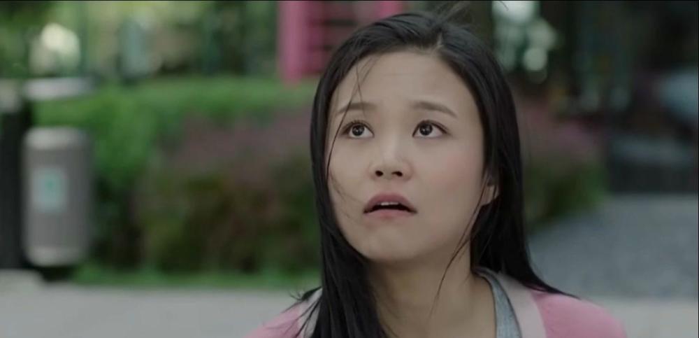 最后一查她的资料,才知道原来她老妈就是《大好时光》的编剧,父亲是