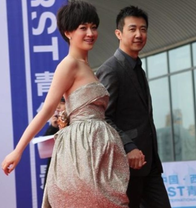 后来得知,这四人都是李小冉前男友孙东海的兄弟,因为看不惯李小冉和