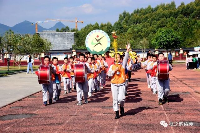 忻城县城关镇中心小学第一届文化体育节暨第十一届篮球运动会开幕图集