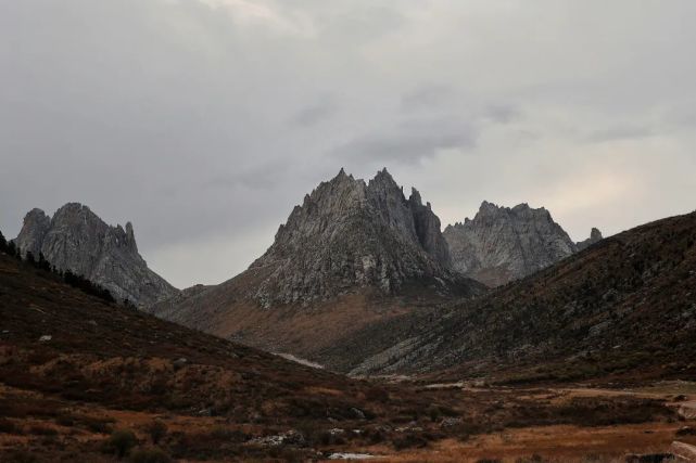 莲宝叶则石头山景区