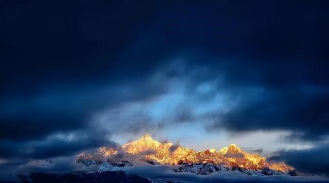 1990年12月,中日联合登山队来到梅里雪山,想要攀登卡瓦格博峰.