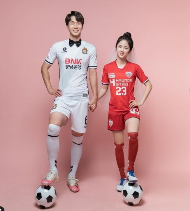 韩国女足球员李玟娥官宣:我和庆南fc选手李愚赫结婚了