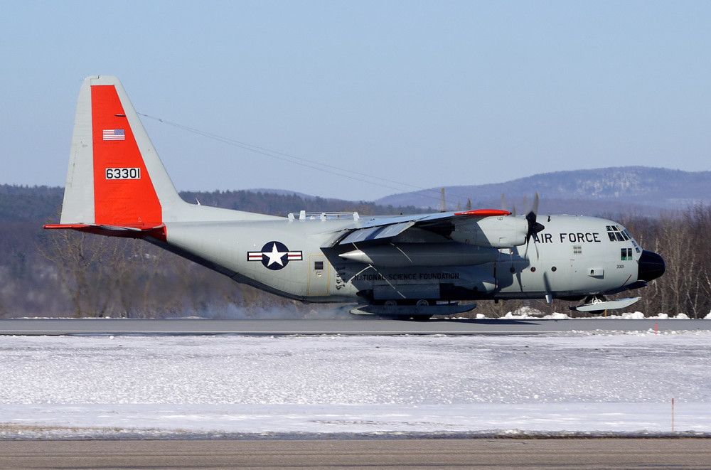 20架c-130j战术运输机(图中展示1架)