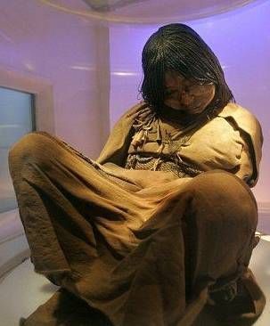 6700米雪山惊现"少女"干尸,冰封500年面容清晰,为何没腐烂?