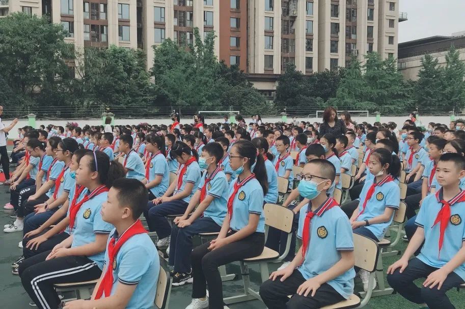 成都10所公办小学,10所民办小学校服大pk!哪一所是你的最爱?